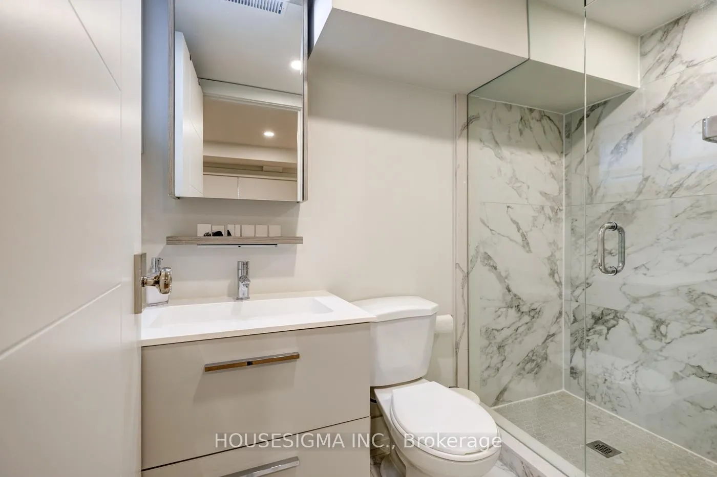 Photo 8 of Unit Lower, 274 Roxton Road, Toronto, Palmerston-Little Italy — HOMEH