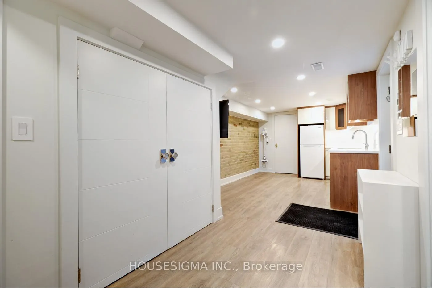 Photo 10 of Unit Lower, 274 Roxton Road, Toronto, Palmerston-Little Italy — HOMEH