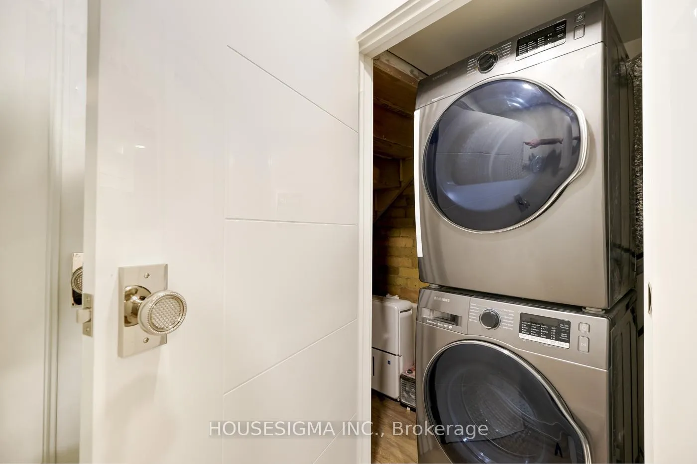 Photo 11 of Unit Lower, 274 Roxton Road, Toronto, Palmerston-Little Italy — HOMEH