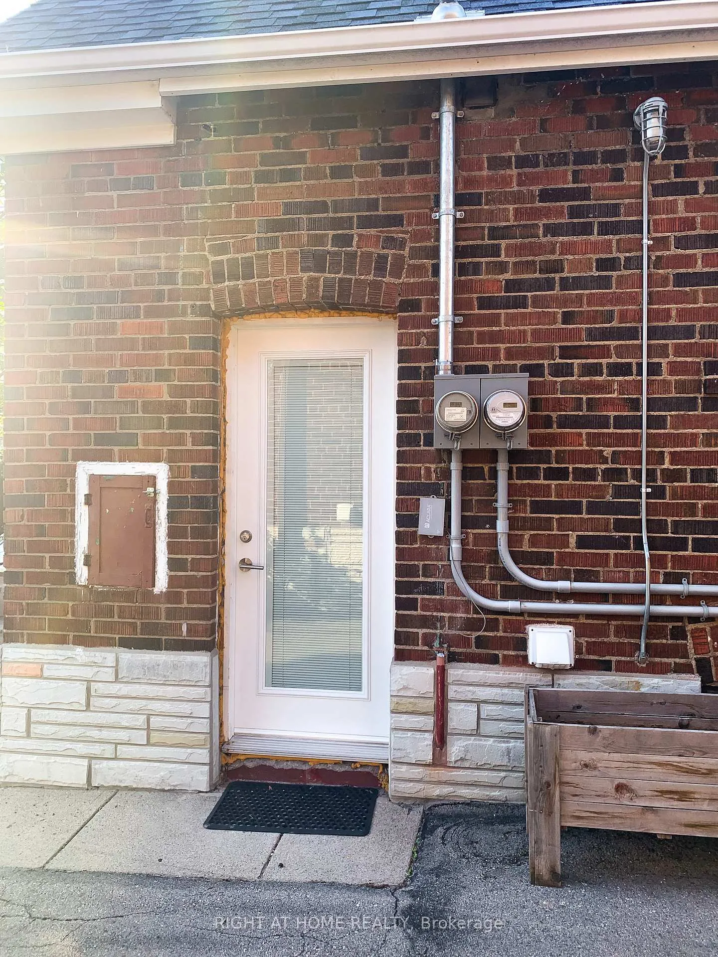 Photo 2 of Unit Basement, 75 Binswood Avenue, Toronto, East York — HOMEH