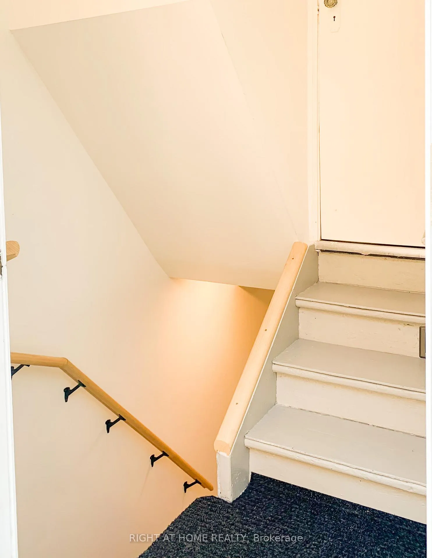Photo 3 of Unit Basement, 75 Binswood Avenue, Toronto, East York — HOMEH