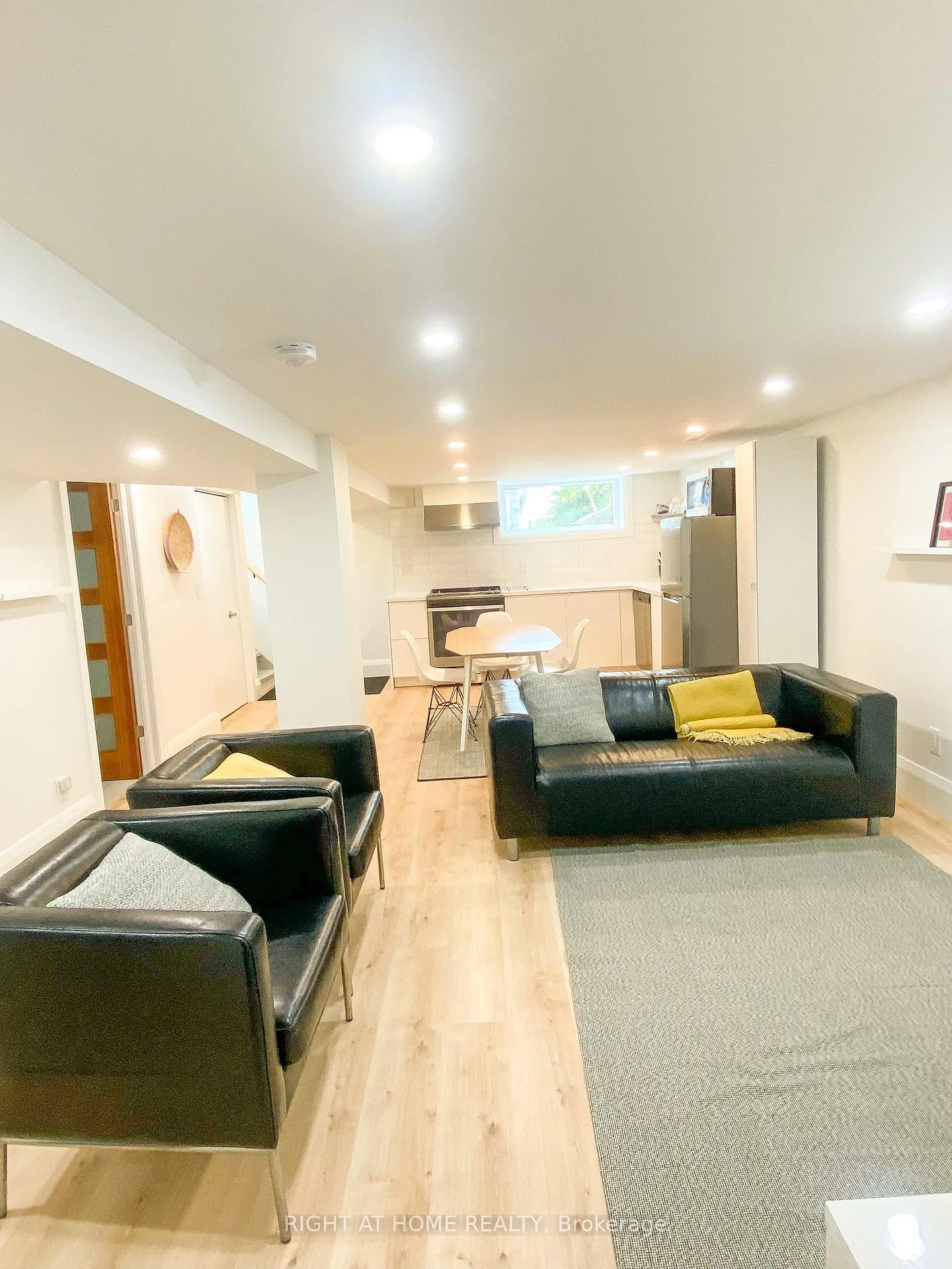 Photo 4 of Unit Basement, 75 Binswood Avenue, Toronto, East York — HOMEH