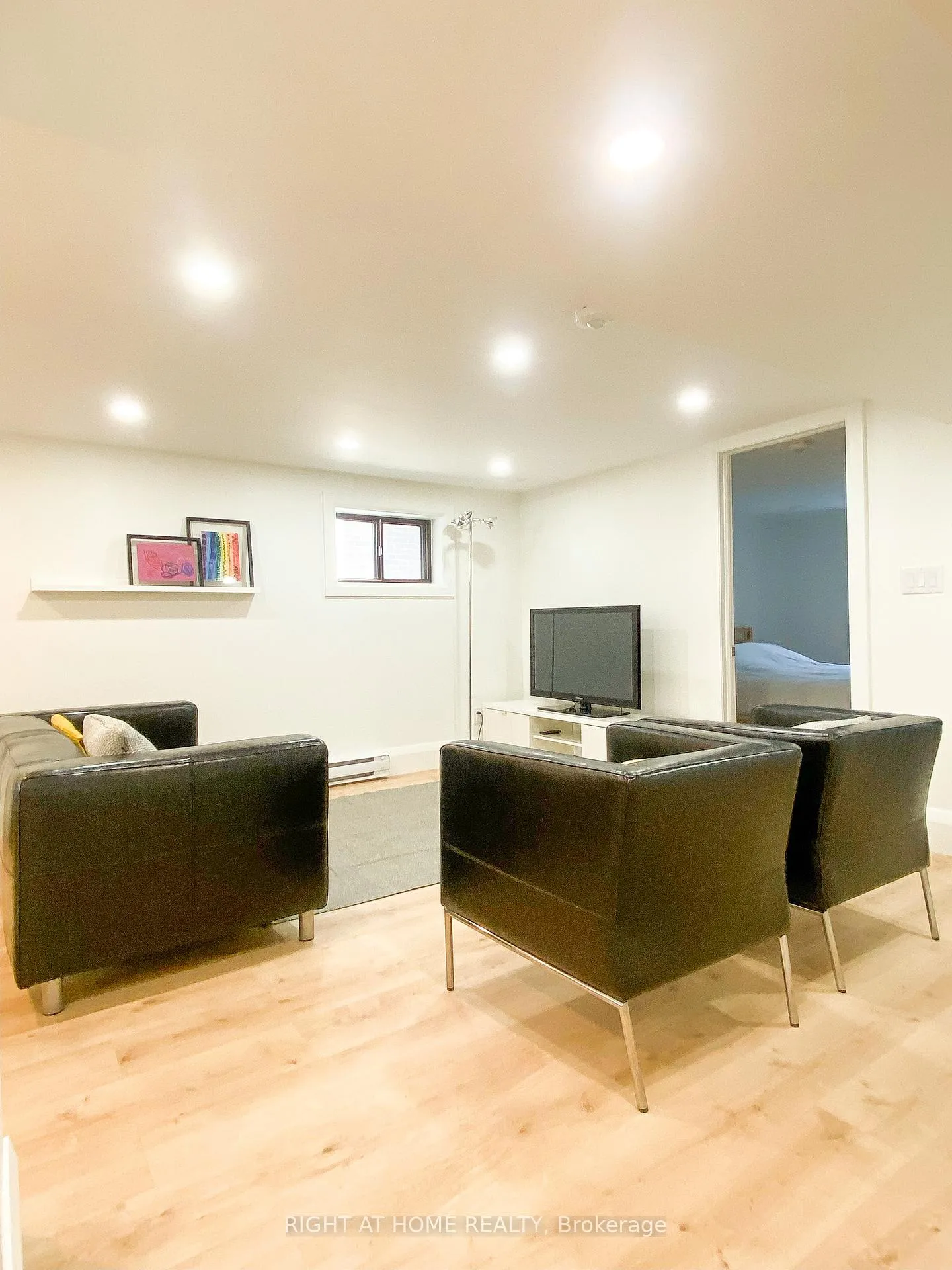 Photo 7 of Unit Basement, 75 Binswood Avenue, Toronto, East York — HOMEH