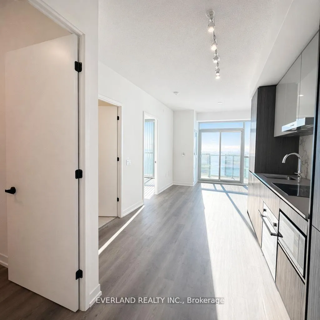 Photo 4 of Unit 4610, 8 Interchange Way, Vaughan, Vaughan Corporate Centre — HOMEH