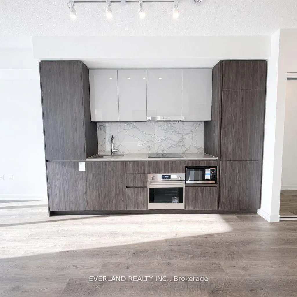 Photo 5 of Unit 4610, 8 Interchange Way, Vaughan, Vaughan Corporate Centre — HOMEH