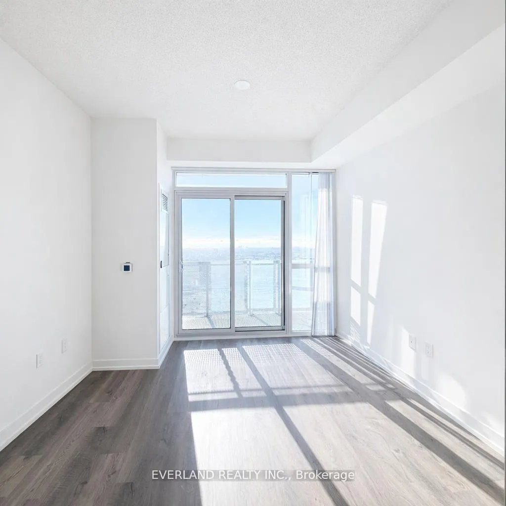 Photo 6 of Unit 4610, 8 Interchange Way, Vaughan, Vaughan Corporate Centre — HOMEH