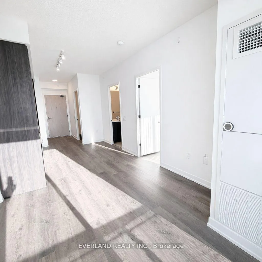Photo 7 of Unit 4610, 8 Interchange Way, Vaughan, Vaughan Corporate Centre — HOMEH
