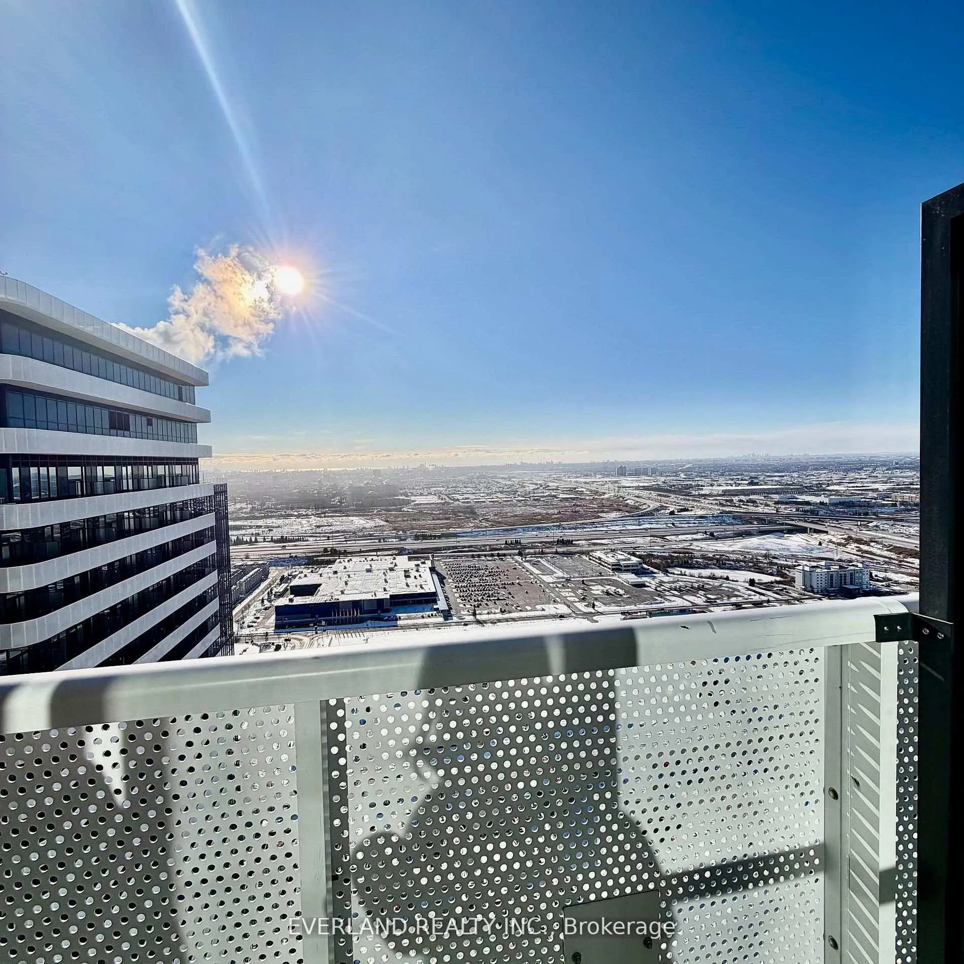 Photo 13 of Unit 4610, 8 Interchange Way, Vaughan, Vaughan Corporate Centre — HOMEH