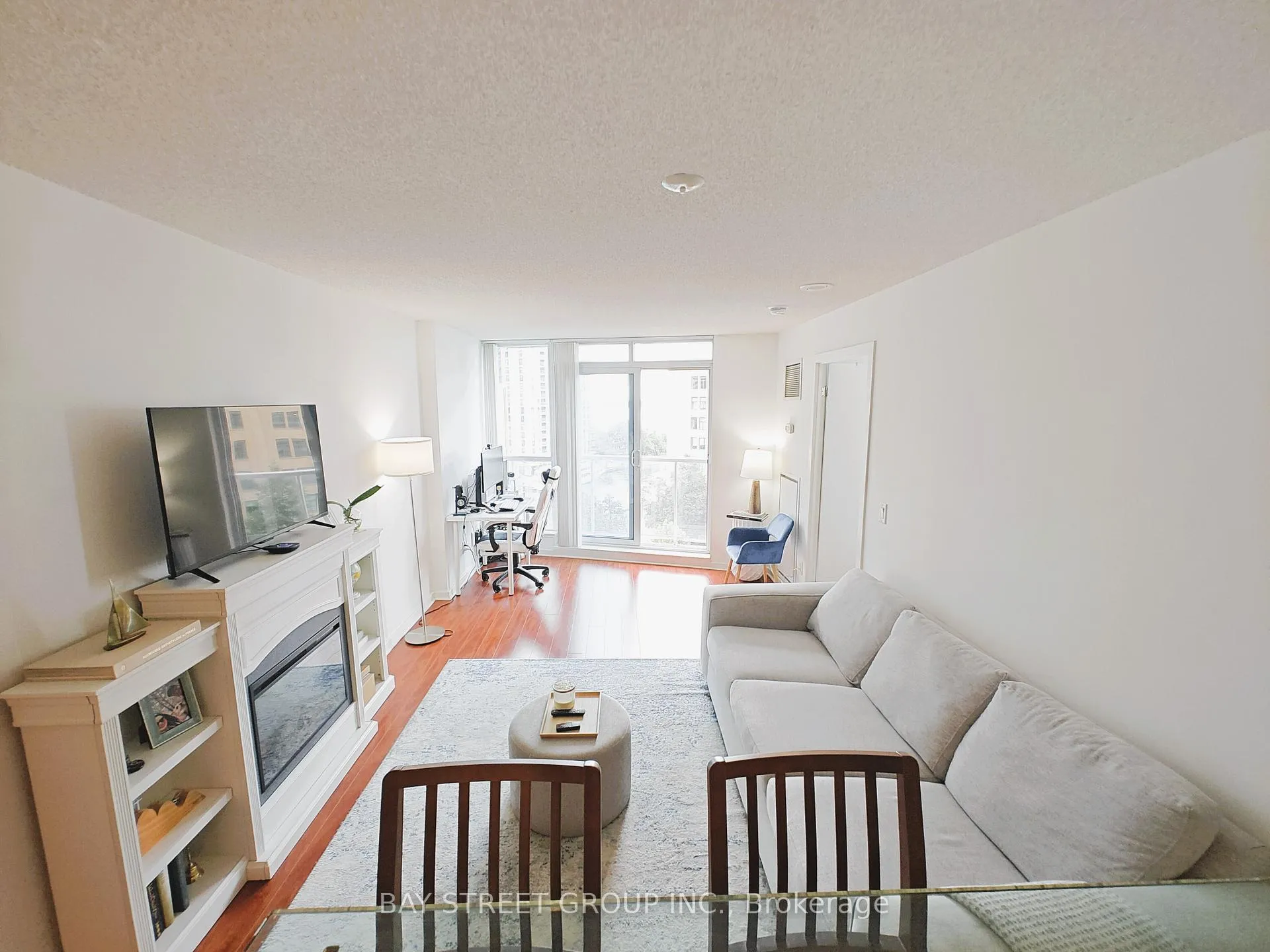 Photo 4 of Unit 806, 208 Queens Quay W, Toronto, Waterfront Communities — HOMEH