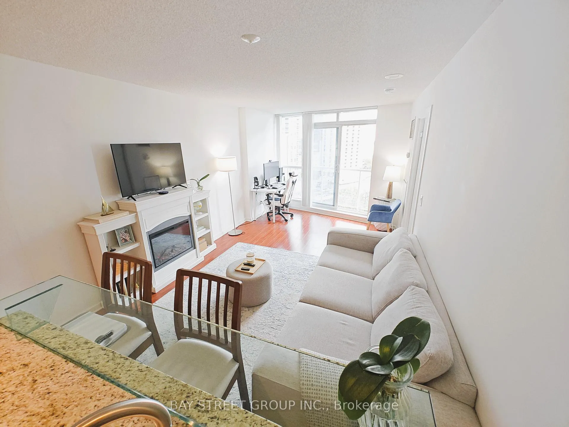 Photo 5 of Unit 806, 208 Queens Quay W, Toronto, Waterfront Communities — HOMEH