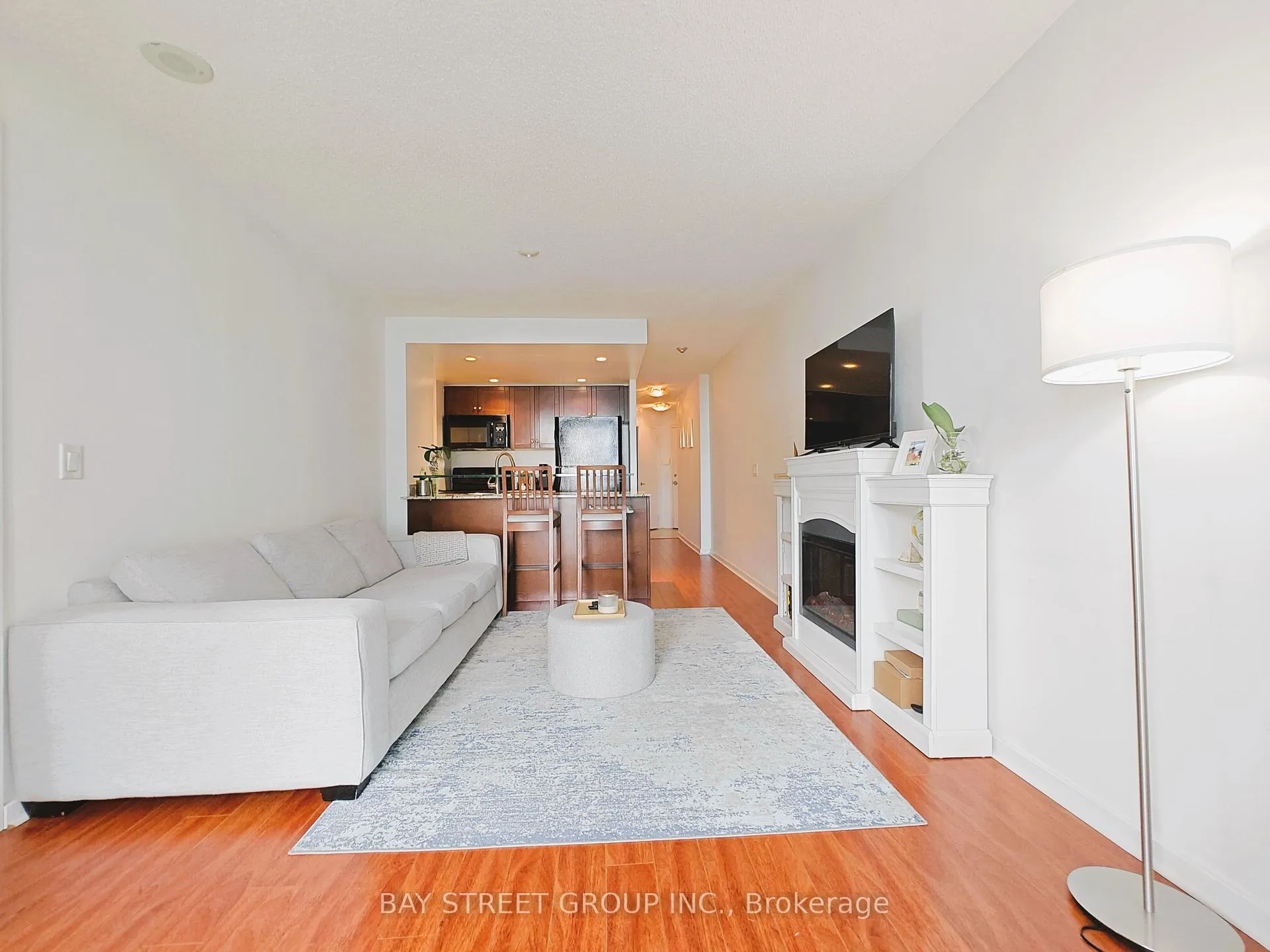 Photo 6 of Unit 806, 208 Queens Quay W, Toronto, Waterfront Communities — HOMEH