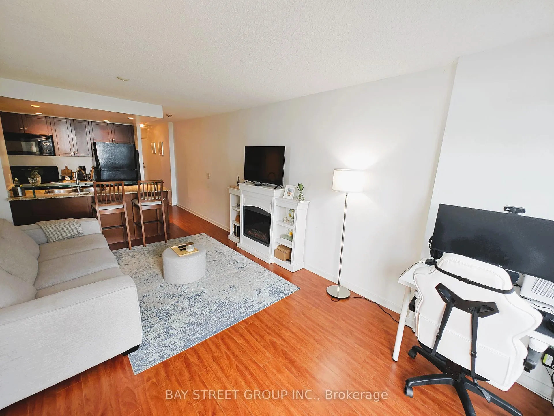 Photo 7 of Unit 806, 208 Queens Quay W, Toronto, Waterfront Communities — HOMEH