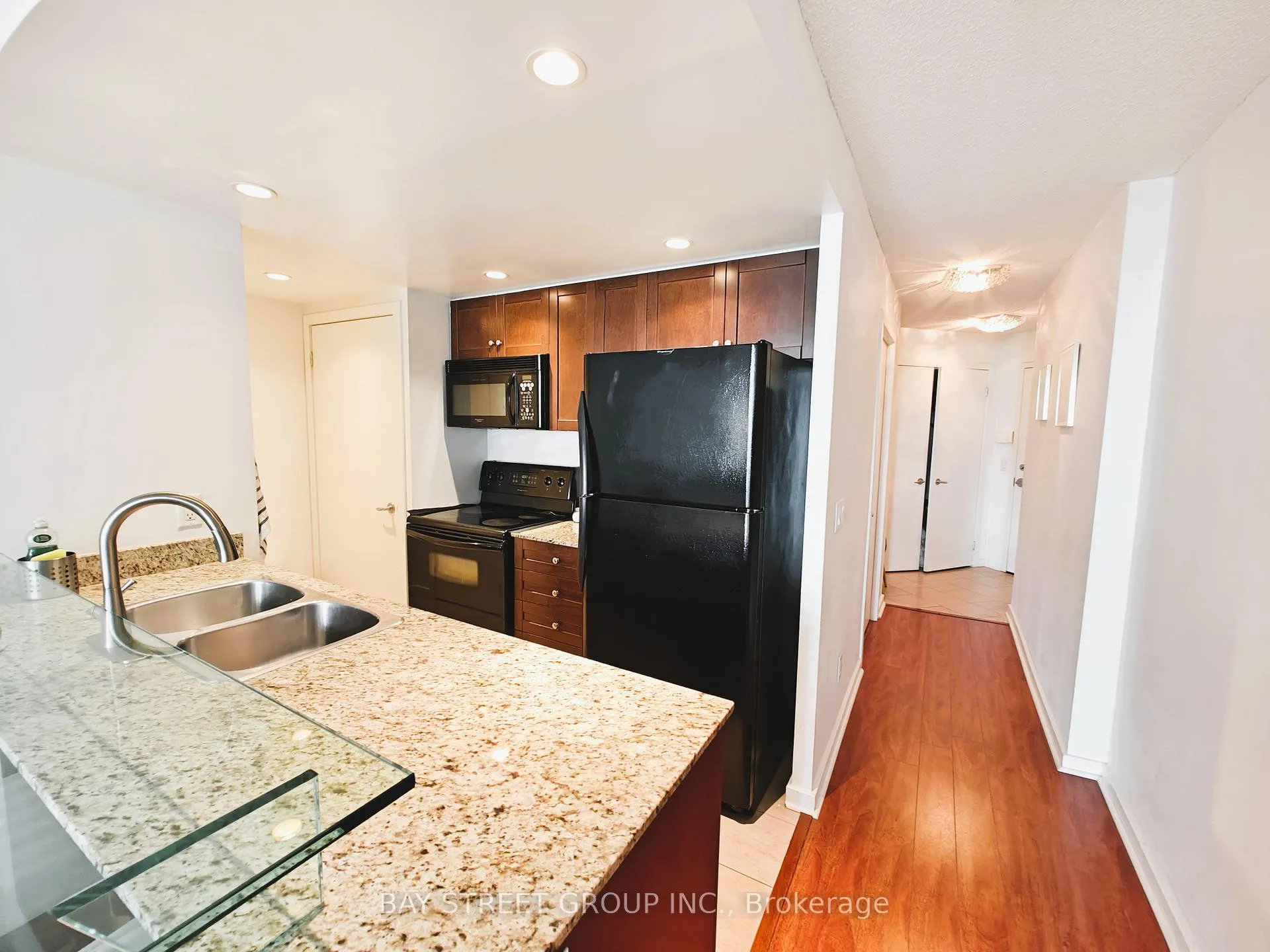 Photo 9 of Unit 806, 208 Queens Quay W, Toronto, Waterfront Communities — HOMEH