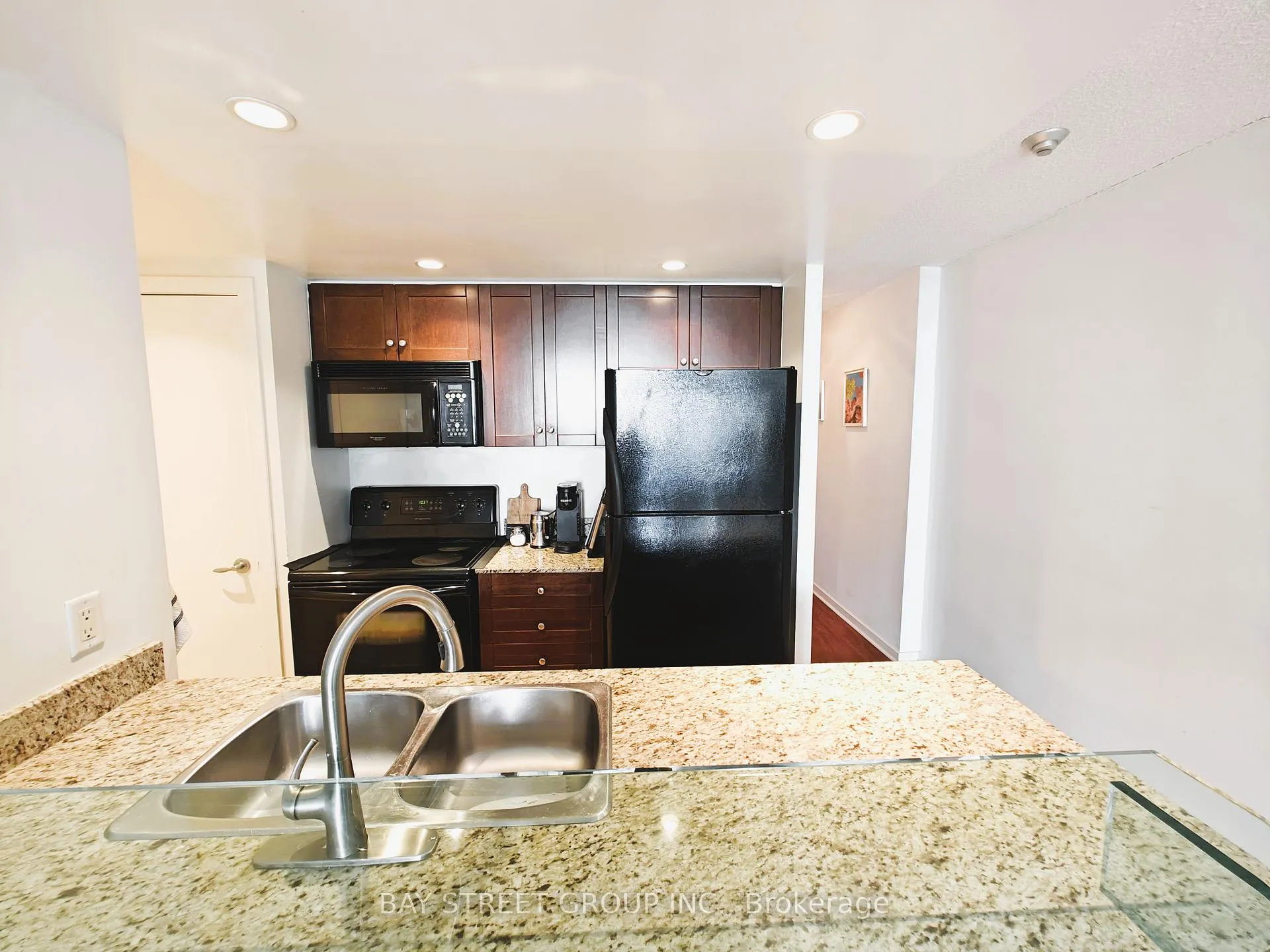 Photo 10 of Unit 806, 208 Queens Quay W, Toronto, Waterfront Communities — HOMEH