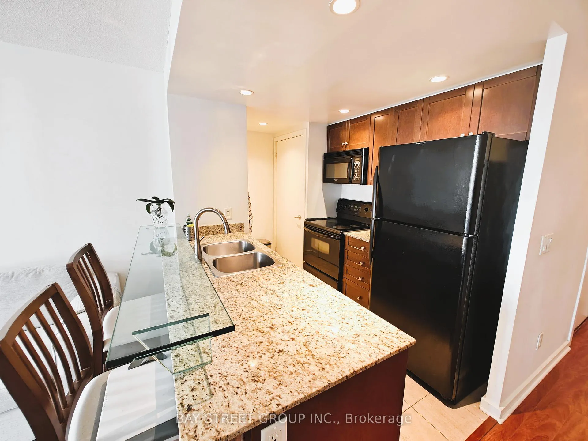 Photo 11 of Unit 806, 208 Queens Quay W, Toronto, Waterfront Communities — HOMEH