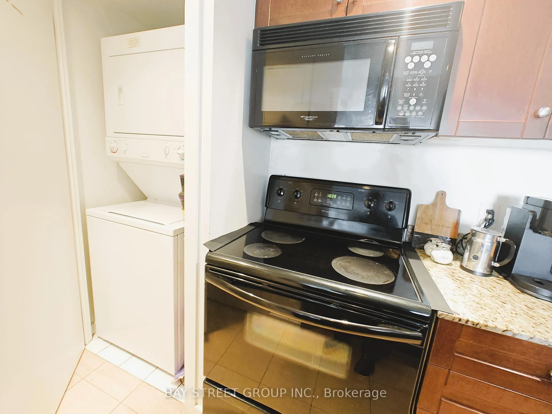 Photo 12 of Unit 806, 208 Queens Quay W, Toronto, Waterfront Communities — HOMEH