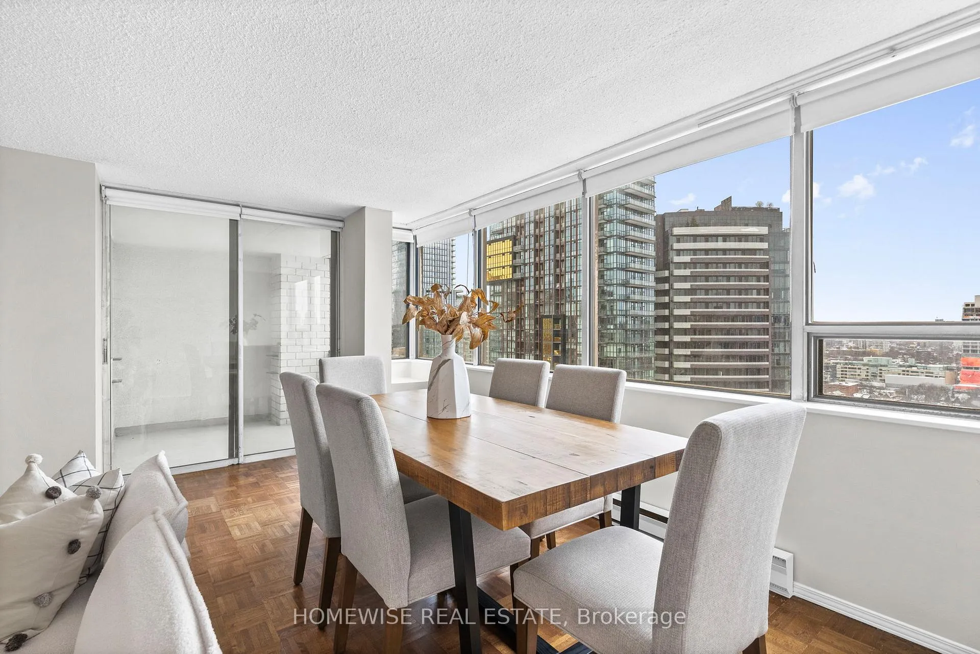 Photo 10 of Unit 1807, 914 Yonge Street, Toronto, The Annex — HOMEH