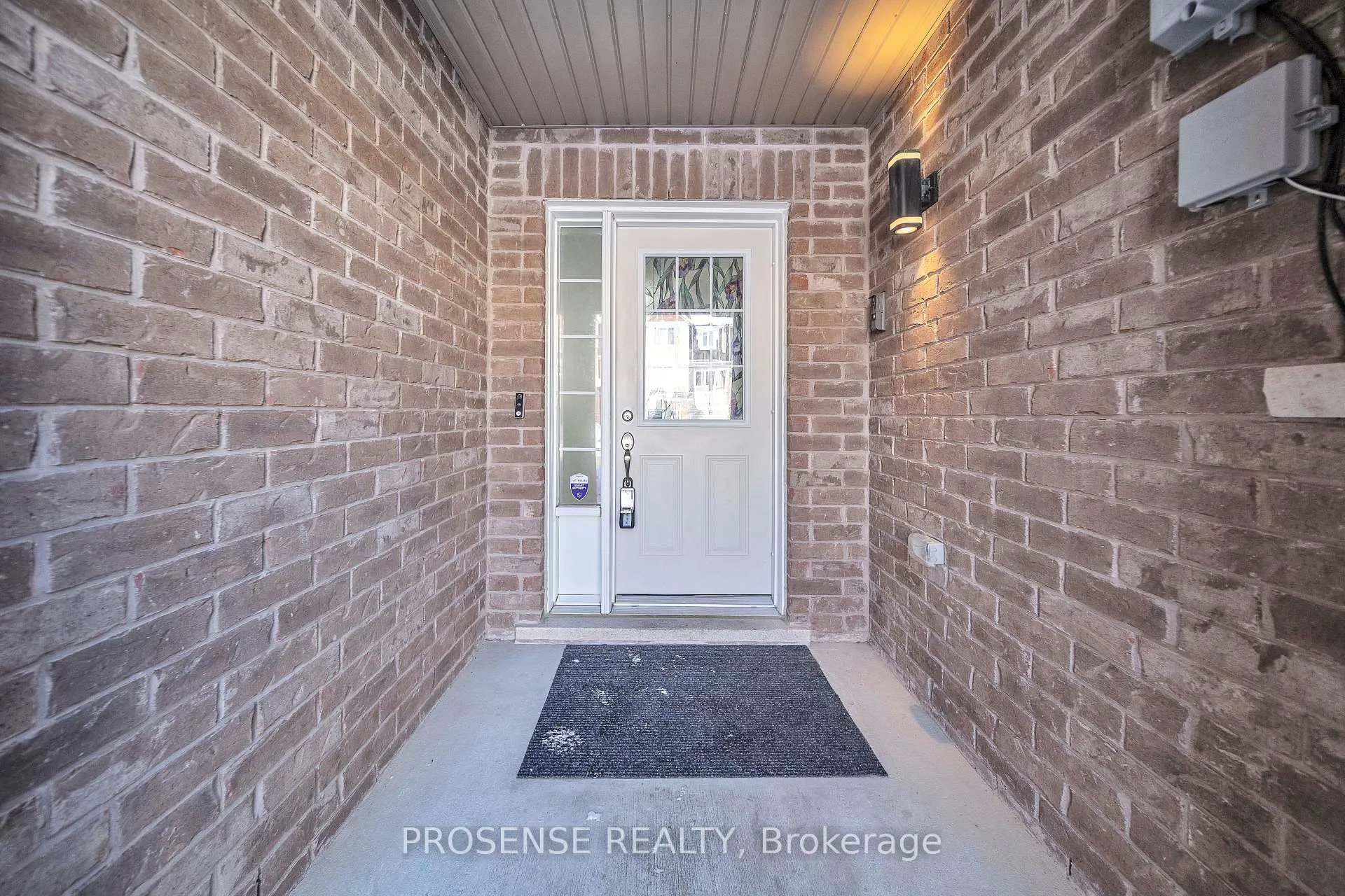 Photo 4 of 28 Mercedes Road, Brampton, Northwest Brampton — HOMEH