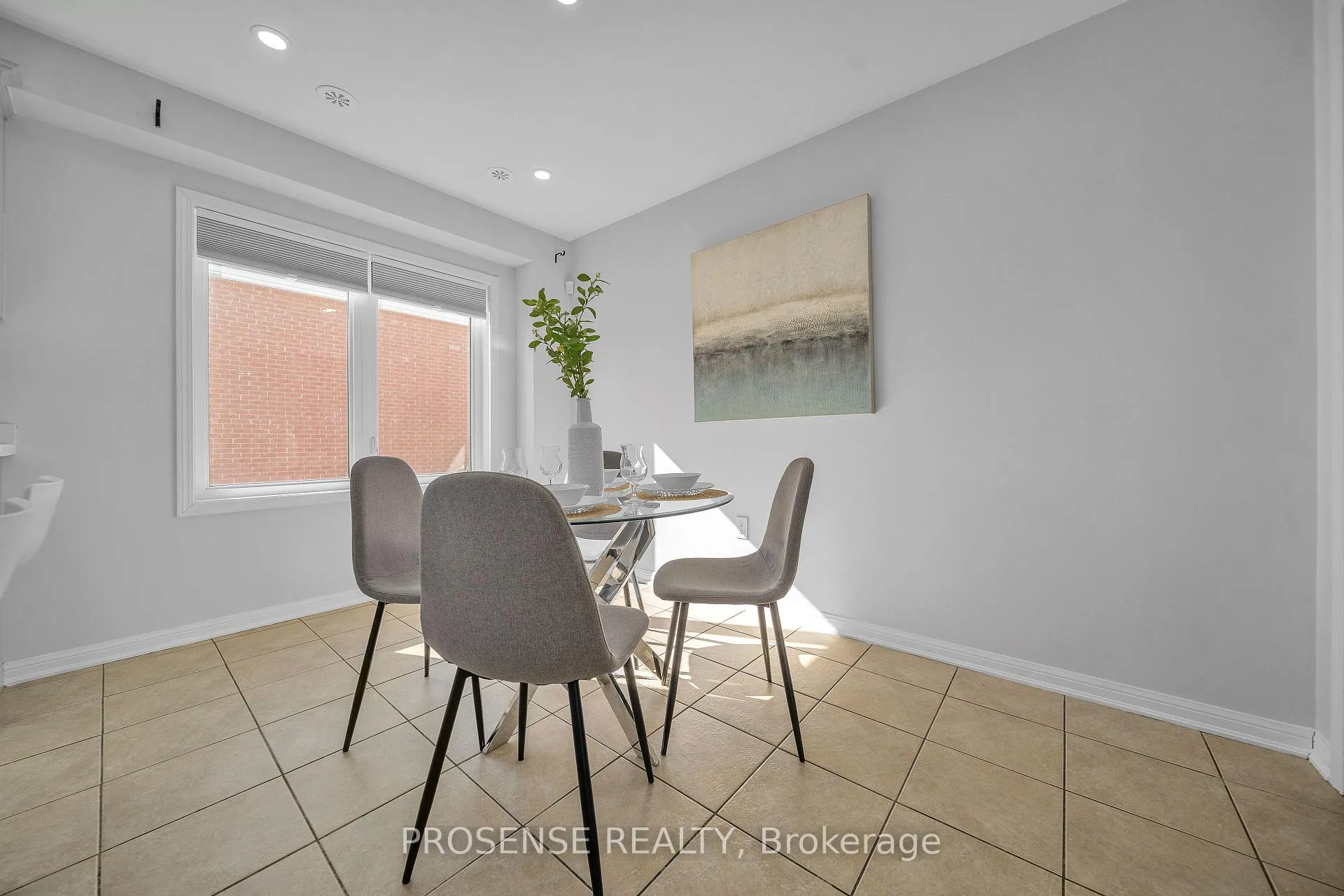 Photo 11 of 28 Mercedes Road, Brampton, Northwest Brampton — HOMEH