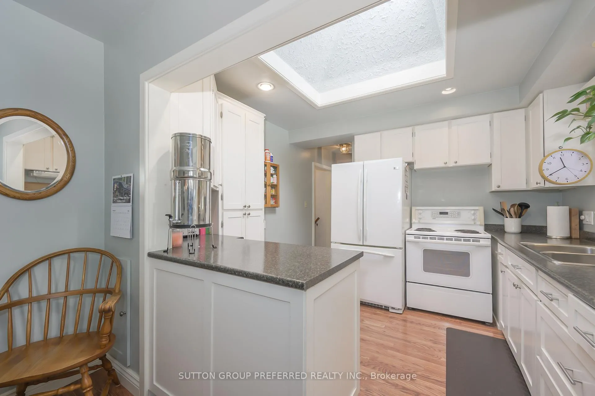 Photo 13 of 268 King Edward Avenue, London, South J — HOMEH