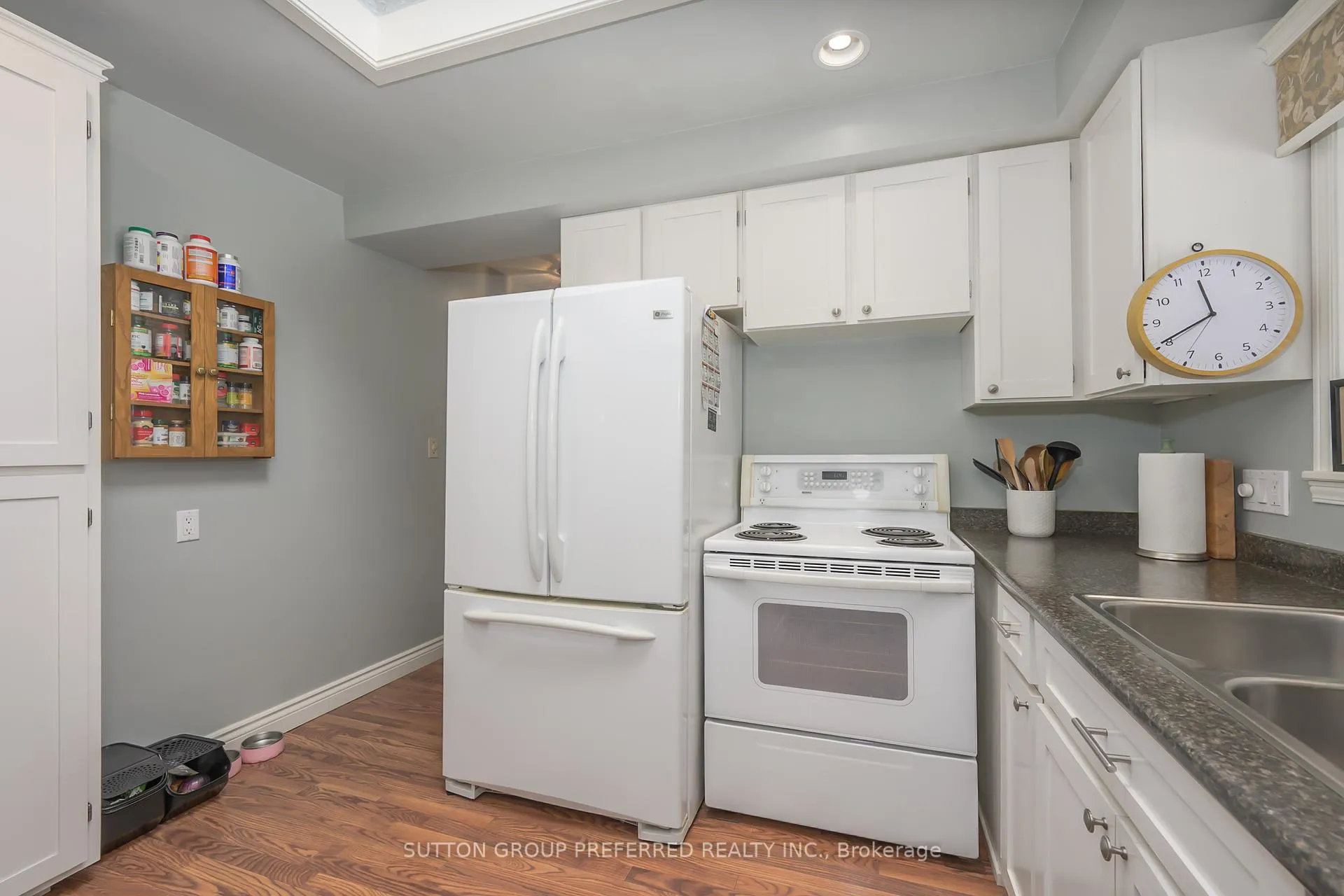 Photo 14 of 268 King Edward Avenue, London, South J — HOMEH