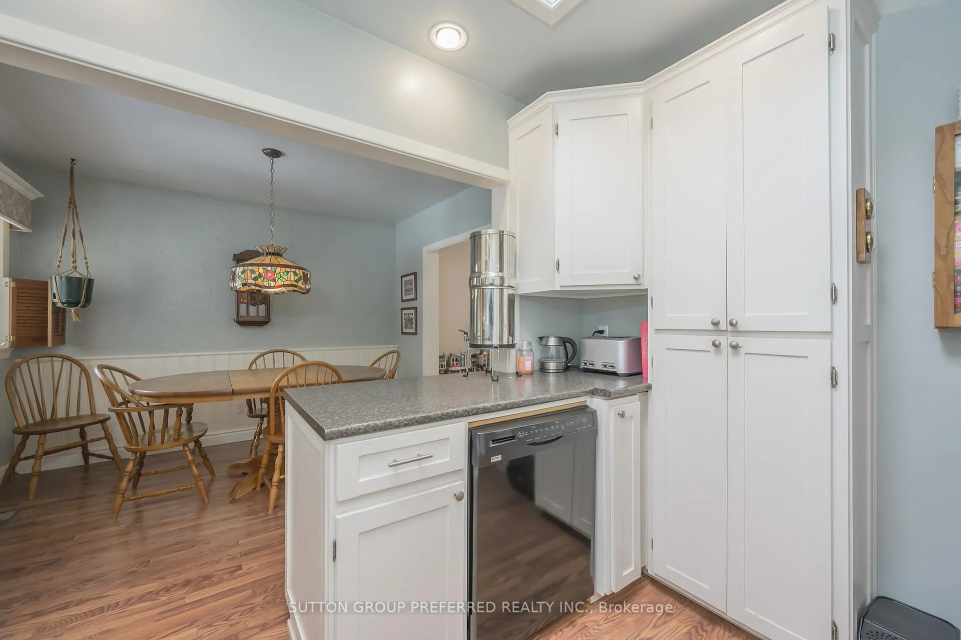 Photo 15 of 268 King Edward Avenue, London, South J — HOMEH