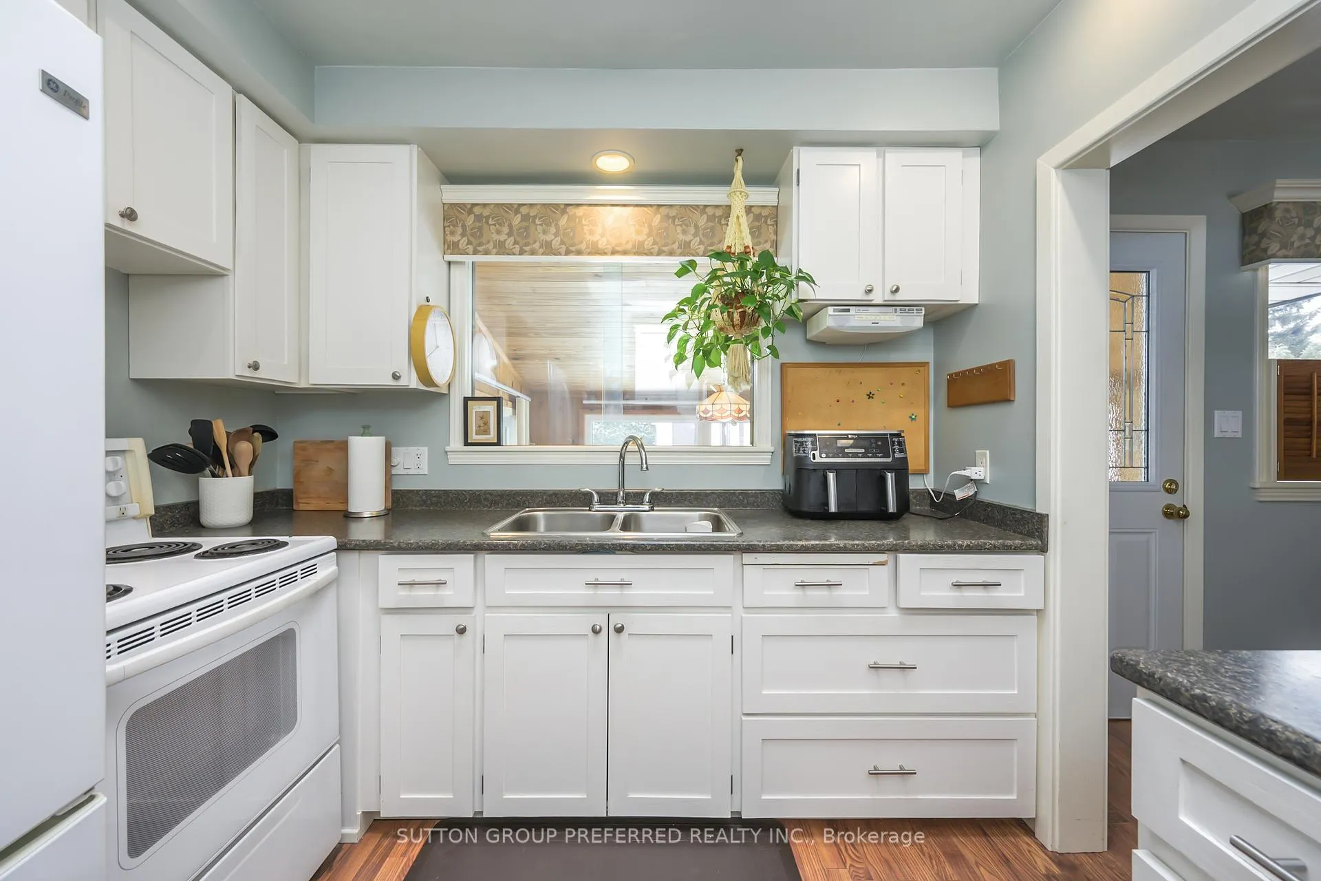 Photo 16 of 268 King Edward Avenue, London, South J — HOMEH