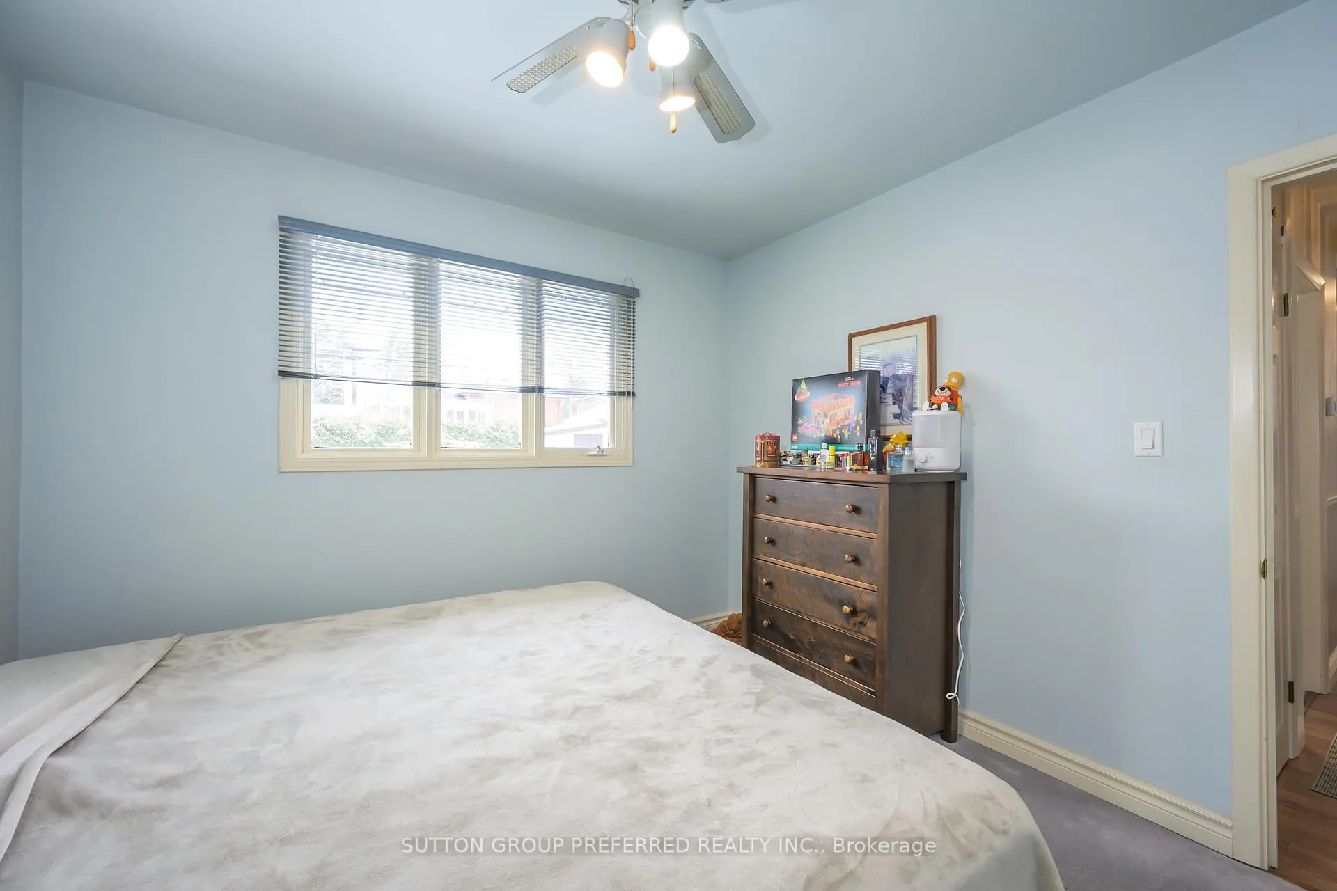 Photo 23 of 268 King Edward Avenue, London, South J — HOMEH