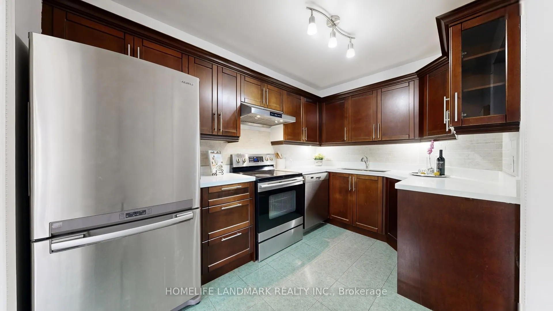 Photo 12 of Unit 54, 151 Townsgate Drive, Vaughan, Crestwood-Springfarm-Yorkhill — HOMEH
