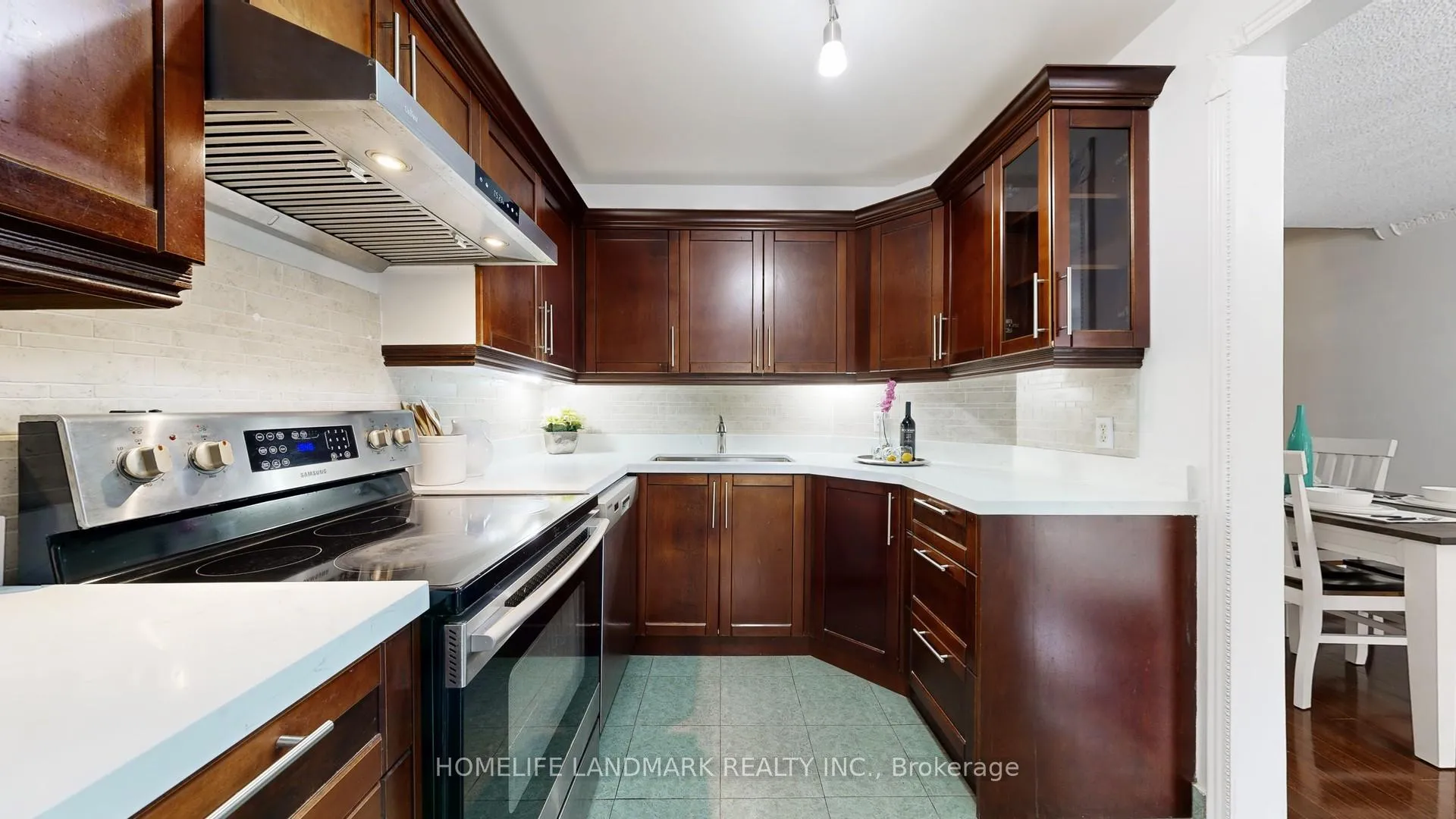 Photo 14 of Unit 54, 151 Townsgate Drive, Vaughan, Crestwood-Springfarm-Yorkhill — HOMEH
