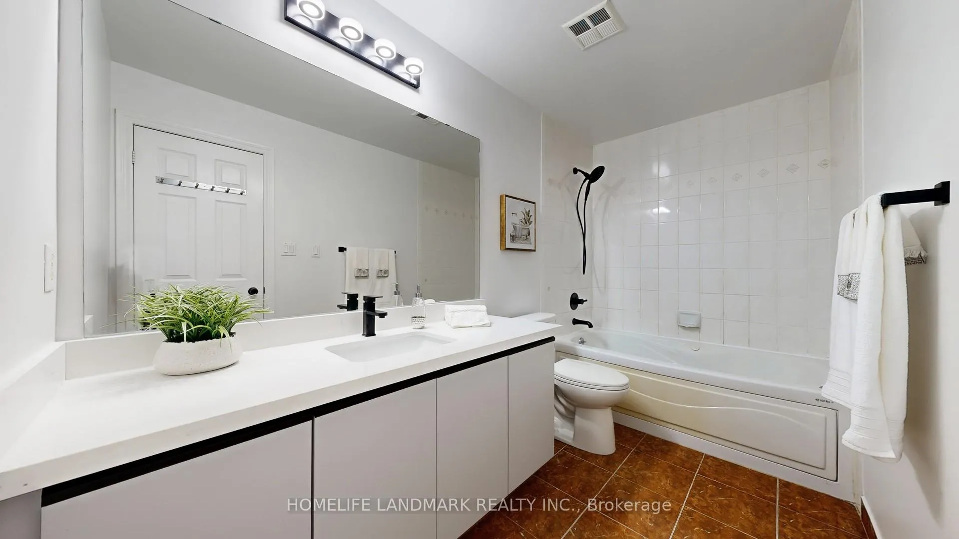 Photo 26 of Unit 54, 151 Townsgate Drive, Vaughan, Crestwood-Springfarm-Yorkhill — HOMEH