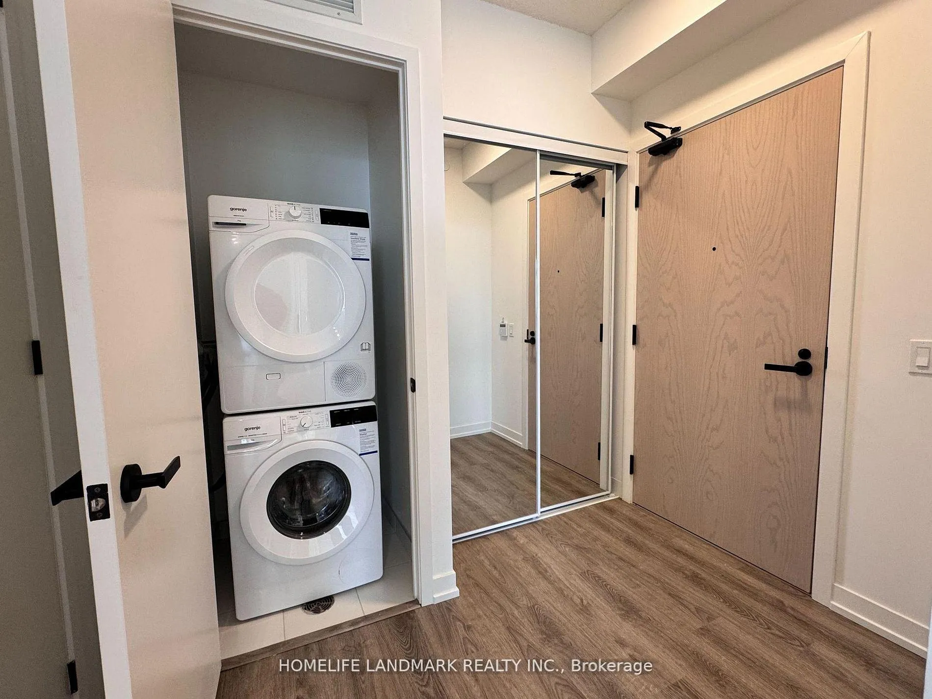 Photo 8 of Unit 2215, 8 Interchange Way, Vaughan, Vaughan Corporate Centre — HOMEH
