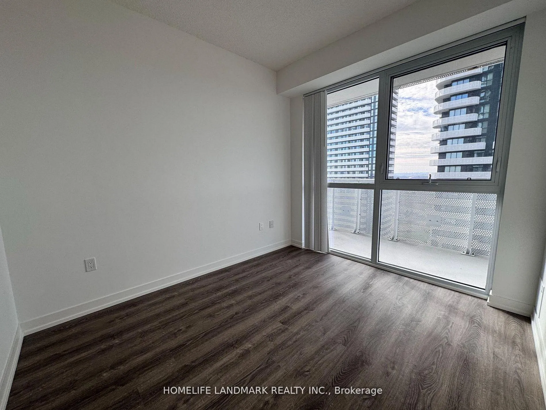 Photo 9 of Unit 2215, 8 Interchange Way, Vaughan, Vaughan Corporate Centre — HOMEH