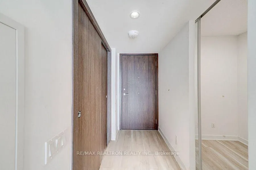 Photo 5 of Unit 1612, 17 Bathurst Street, Toronto, Waterfront Communities — HOMEH
