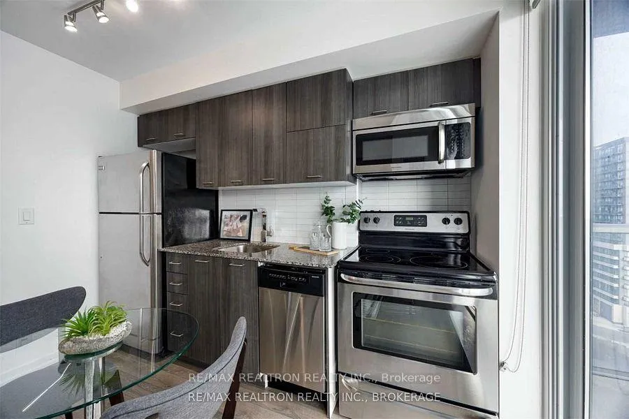 Photo 5 of Unit 1306, 20 Joe Shuster Way, Toronto, Niagara — HOMEH