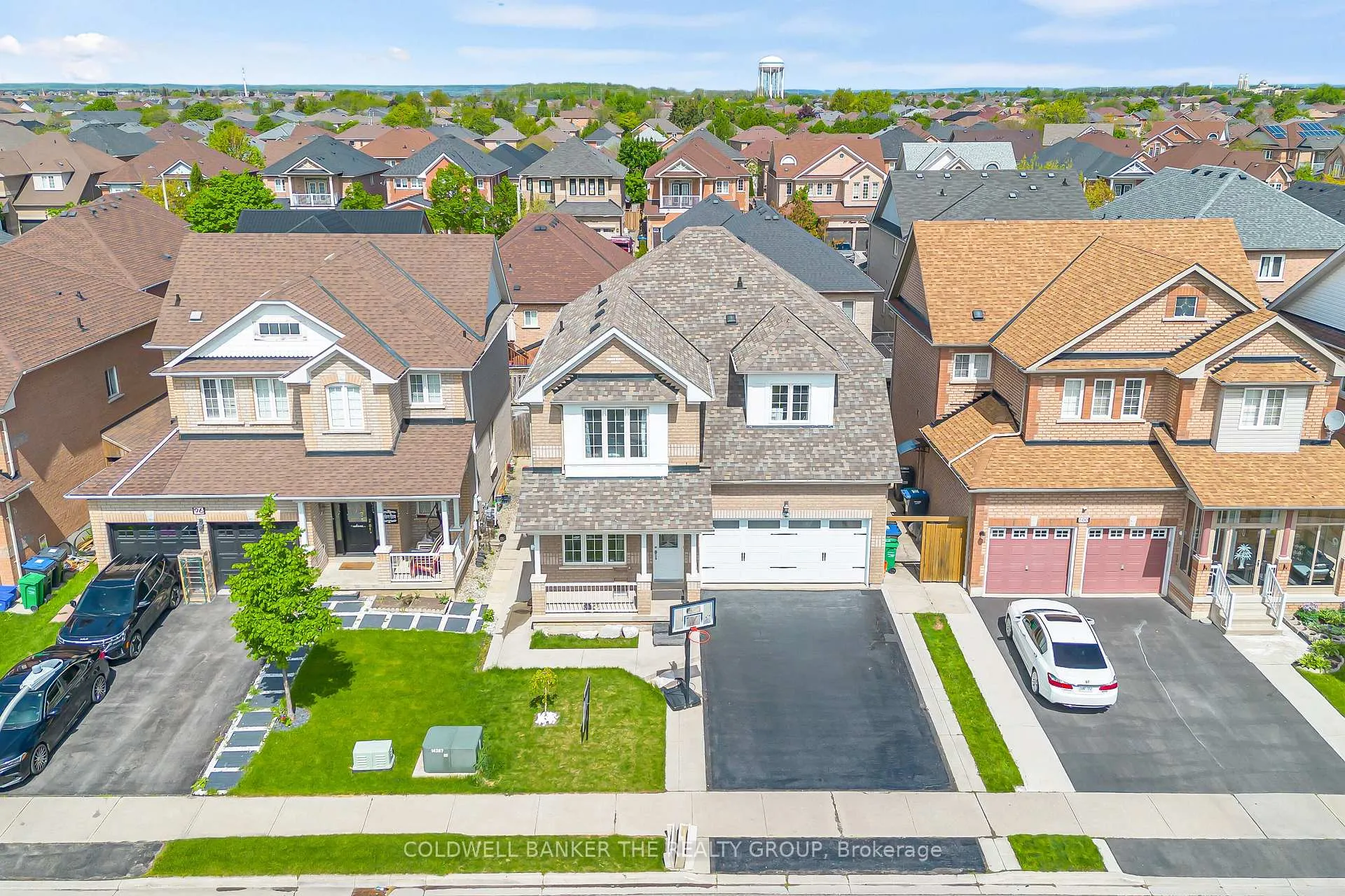 Photo 2 of 98 Masters Green Crescent, Brampton, Snelgrove — HOMEH