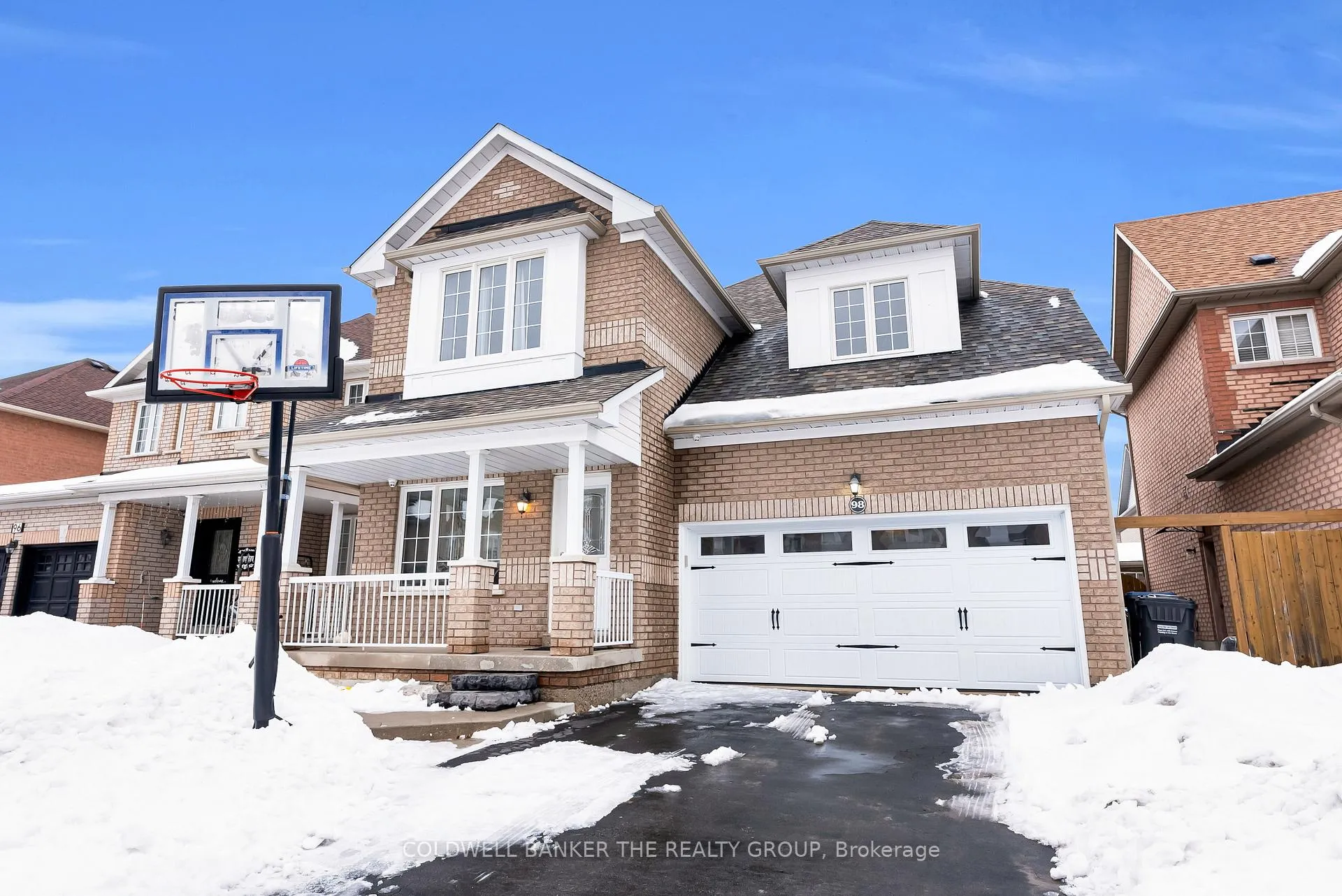 Photo 3 of 98 Masters Green Crescent, Brampton, Snelgrove — HOMEH
