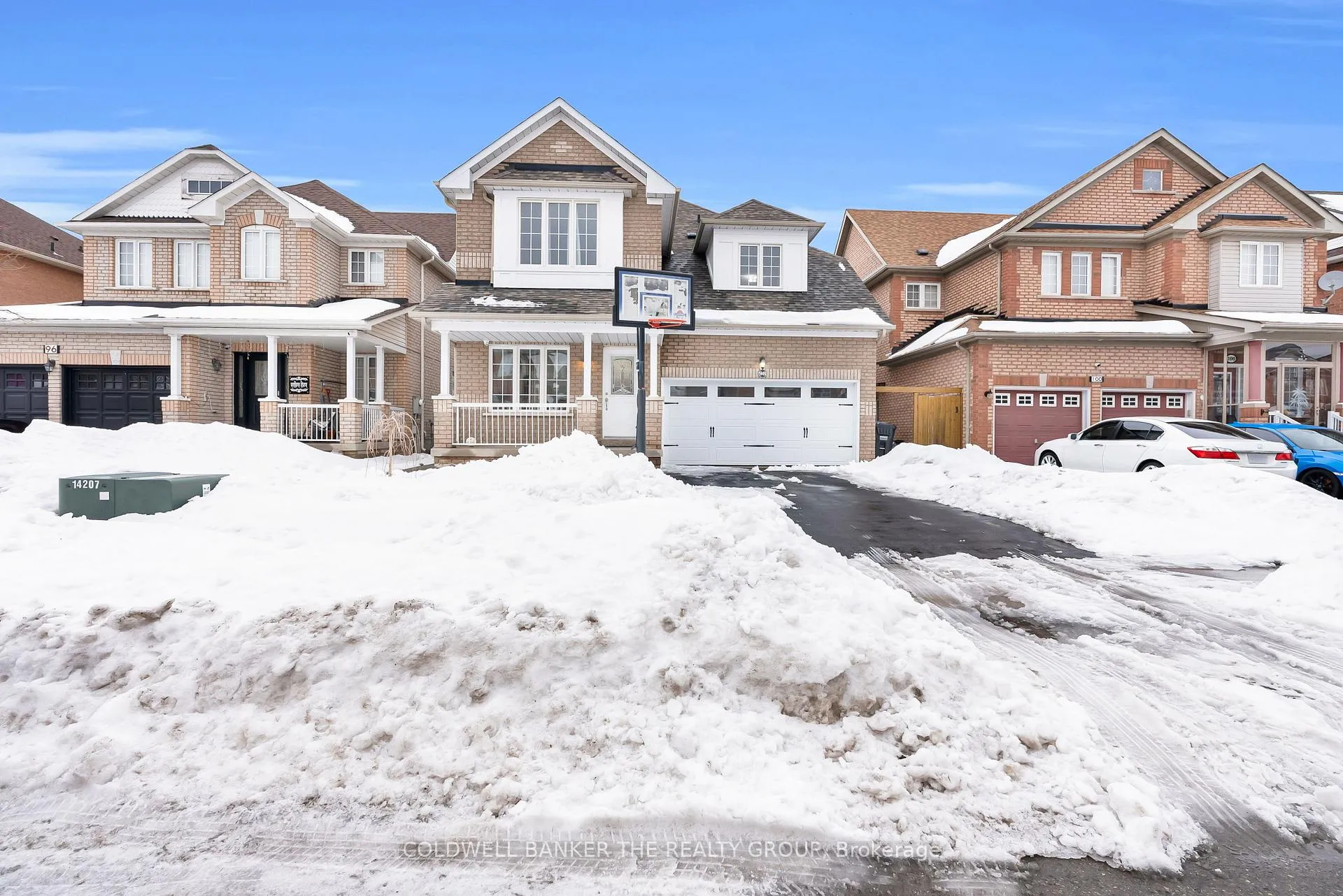 Photo 4 of 98 Masters Green Crescent, Brampton, Snelgrove — HOMEH