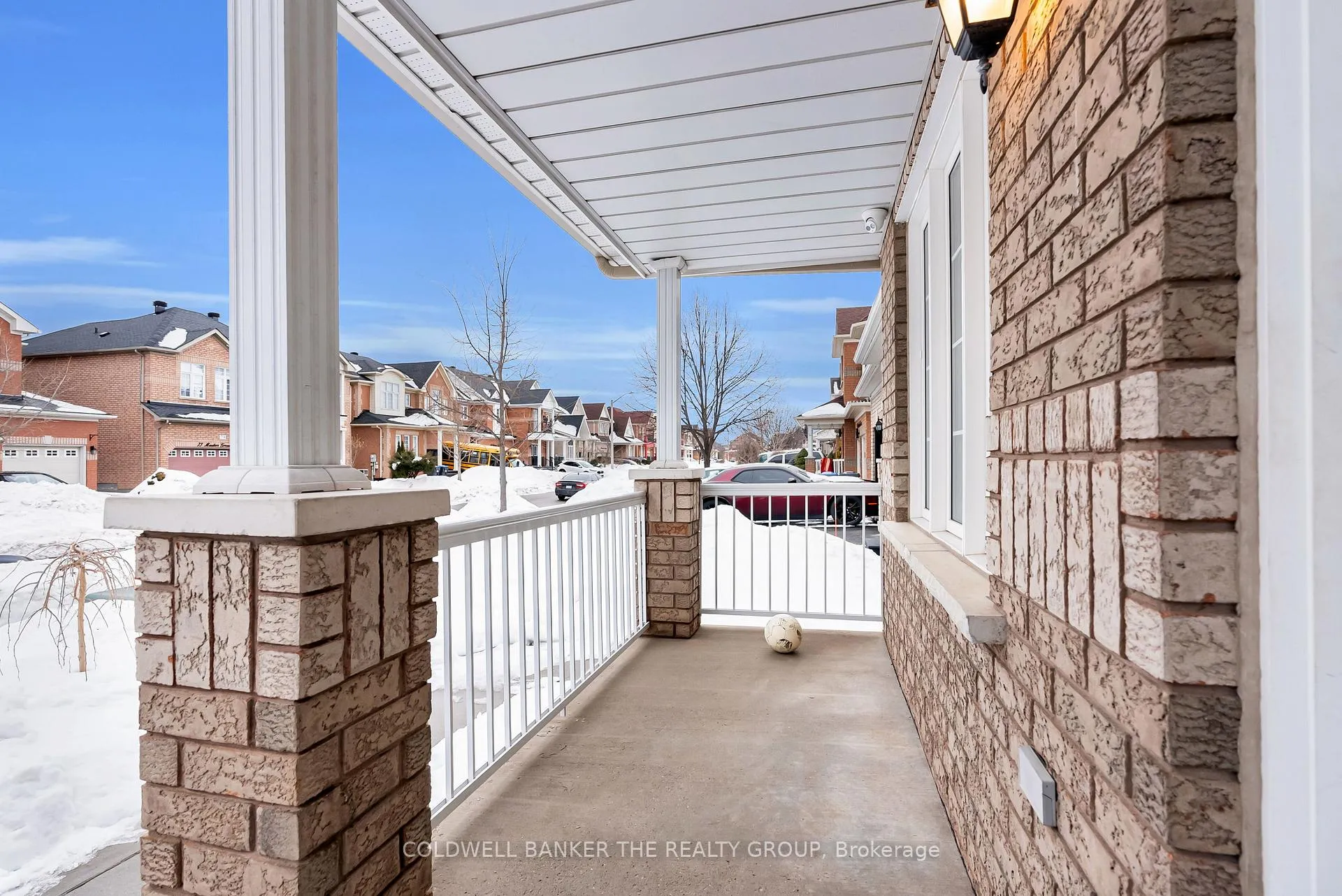 Photo 8 of 98 Masters Green Crescent, Brampton, Snelgrove — HOMEH