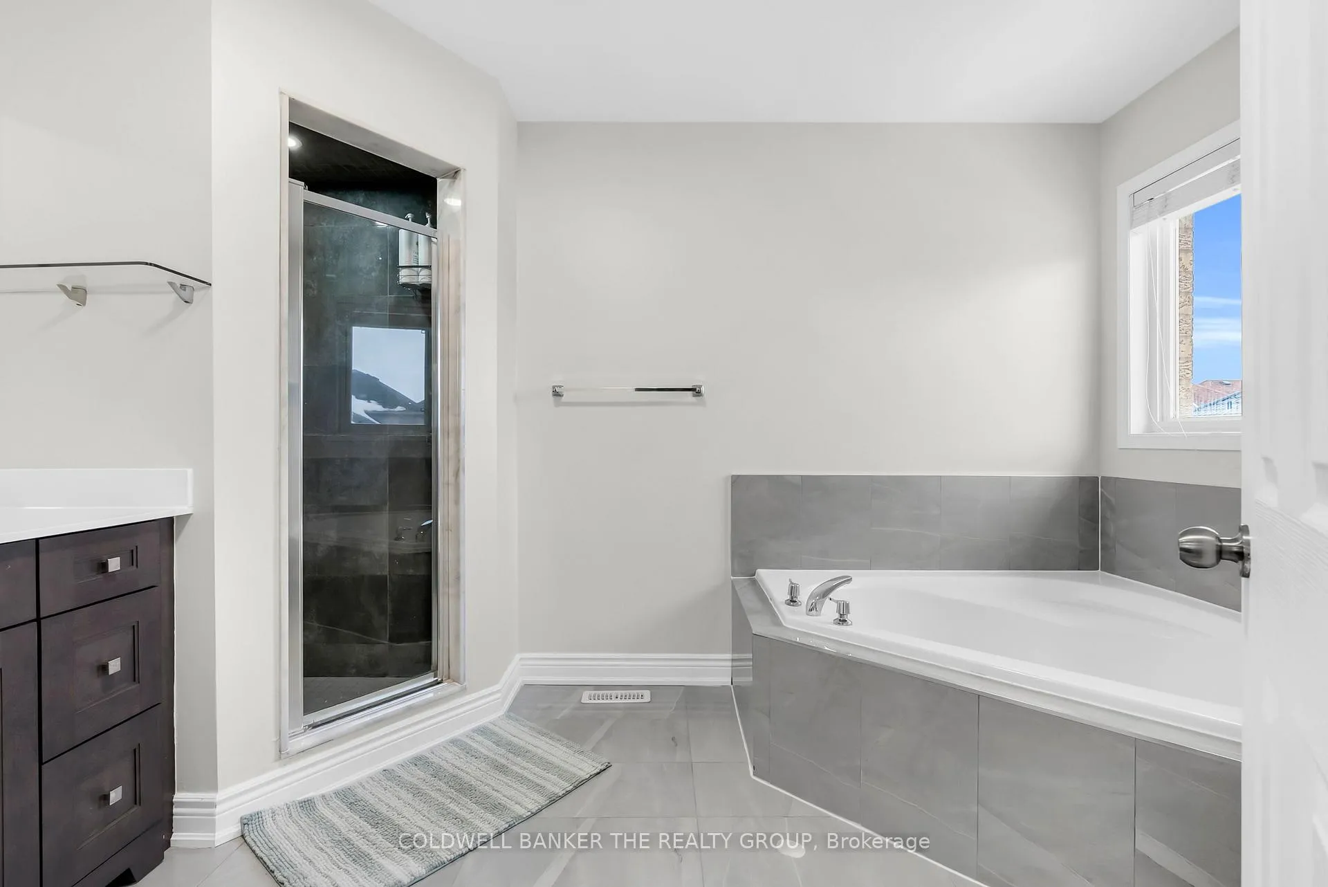 Photo 29 of 98 Masters Green Crescent, Brampton, Snelgrove — HOMEH