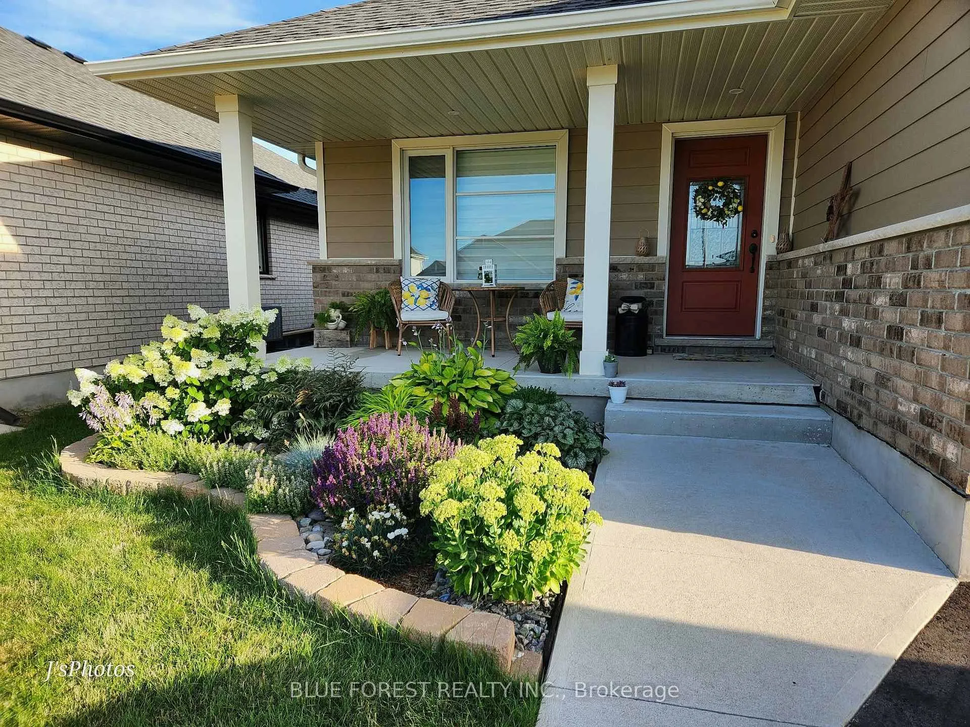 Photo 2 of 12 Auburn Drive, St. Thomas — HOMEH