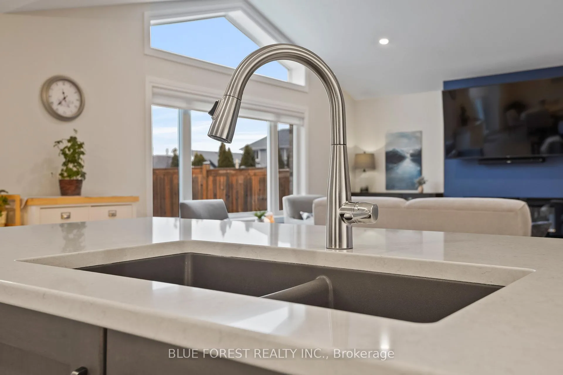 Photo 9 of 12 Auburn Drive, St. Thomas — HOMEH