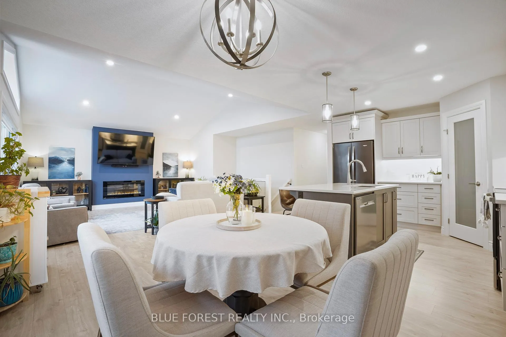 Photo 13 of 12 Auburn Drive, St. Thomas — HOMEH