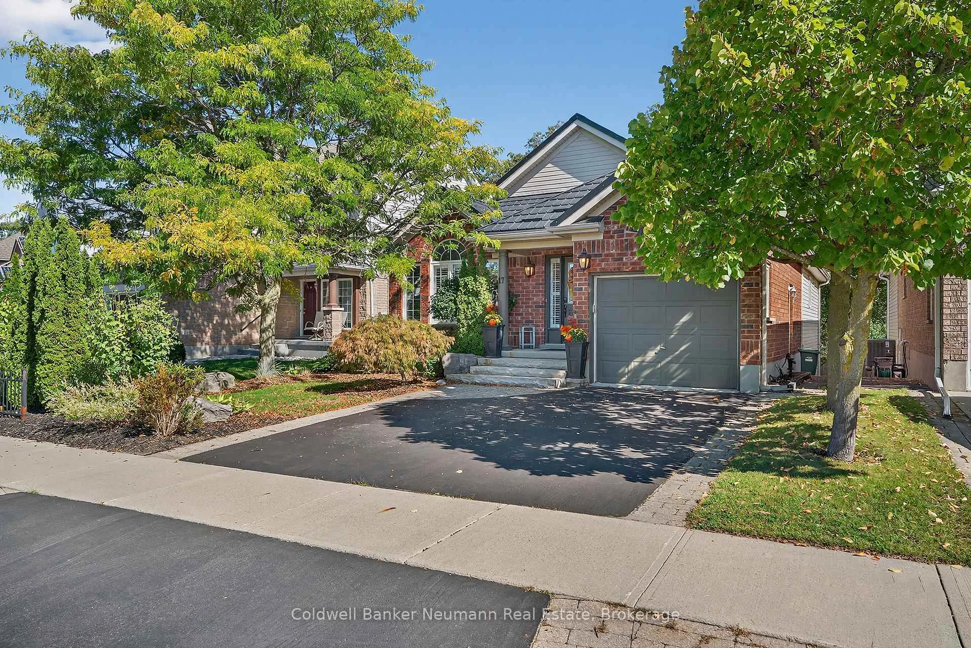 Photo 3 of 17 Milson Crescent, Guelph, Kortright Hills — HOMEH