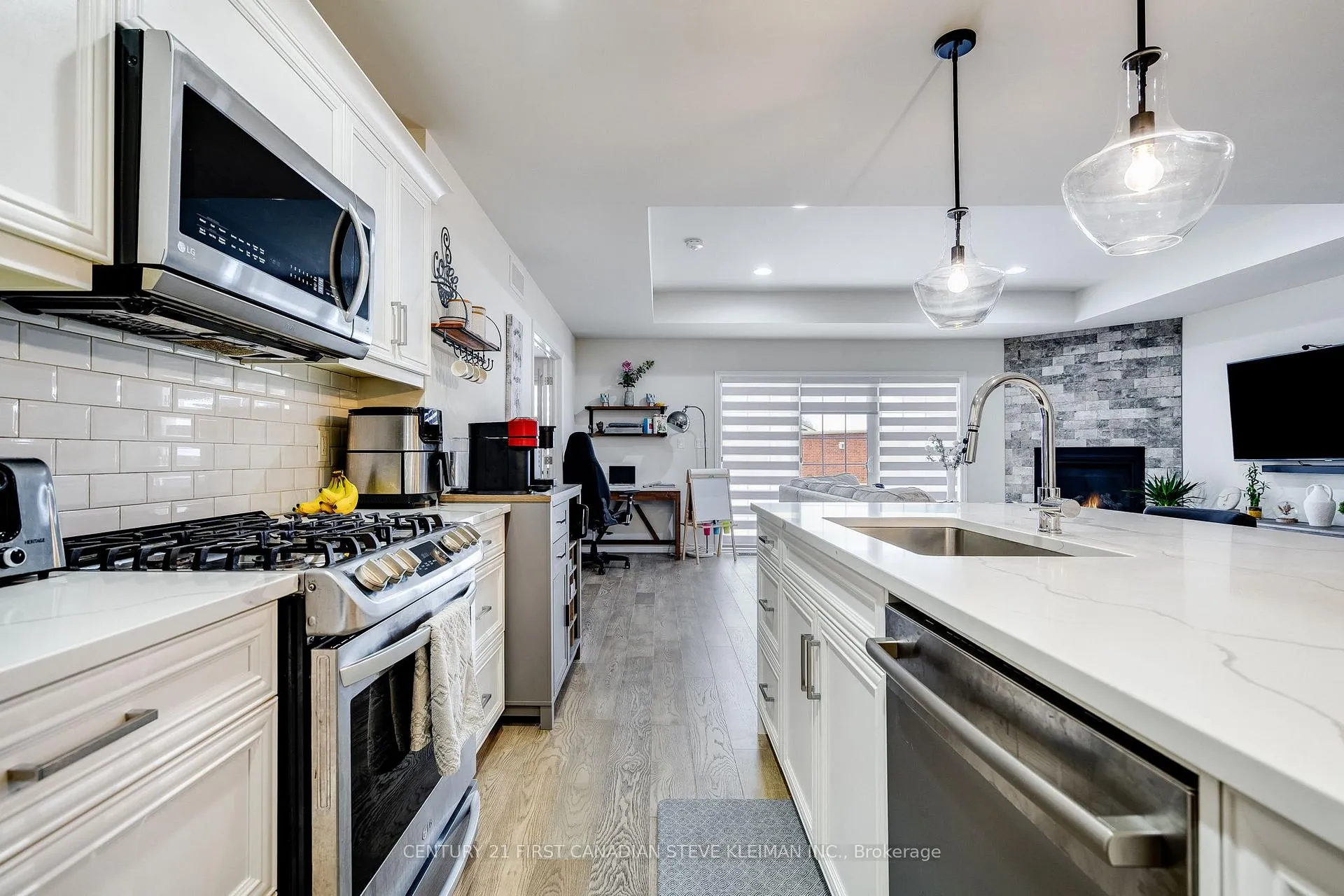 Photo 5 of 1091 Copeland Avenue, Windsor — HOMEH
