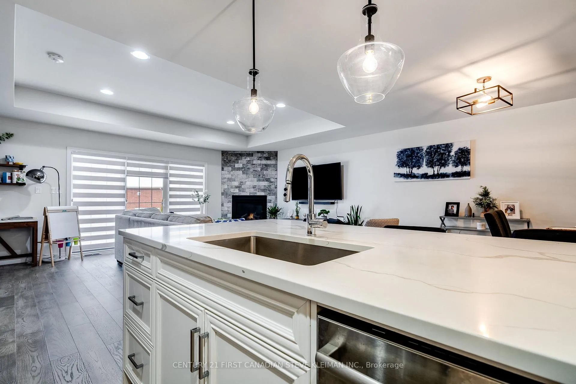 Photo 6 of 1091 Copeland Avenue, Windsor — HOMEH