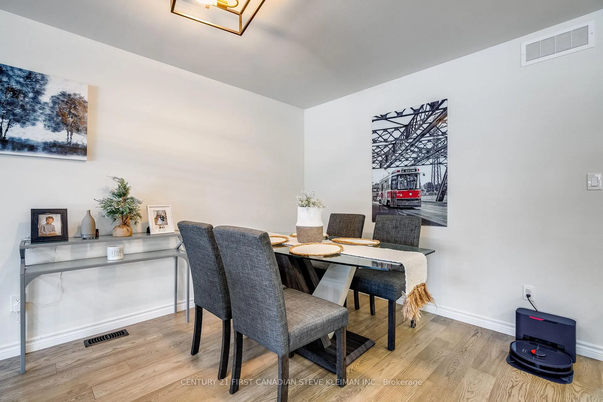 Photo 9 of 1091 Copeland Avenue, Windsor — HOMEH
