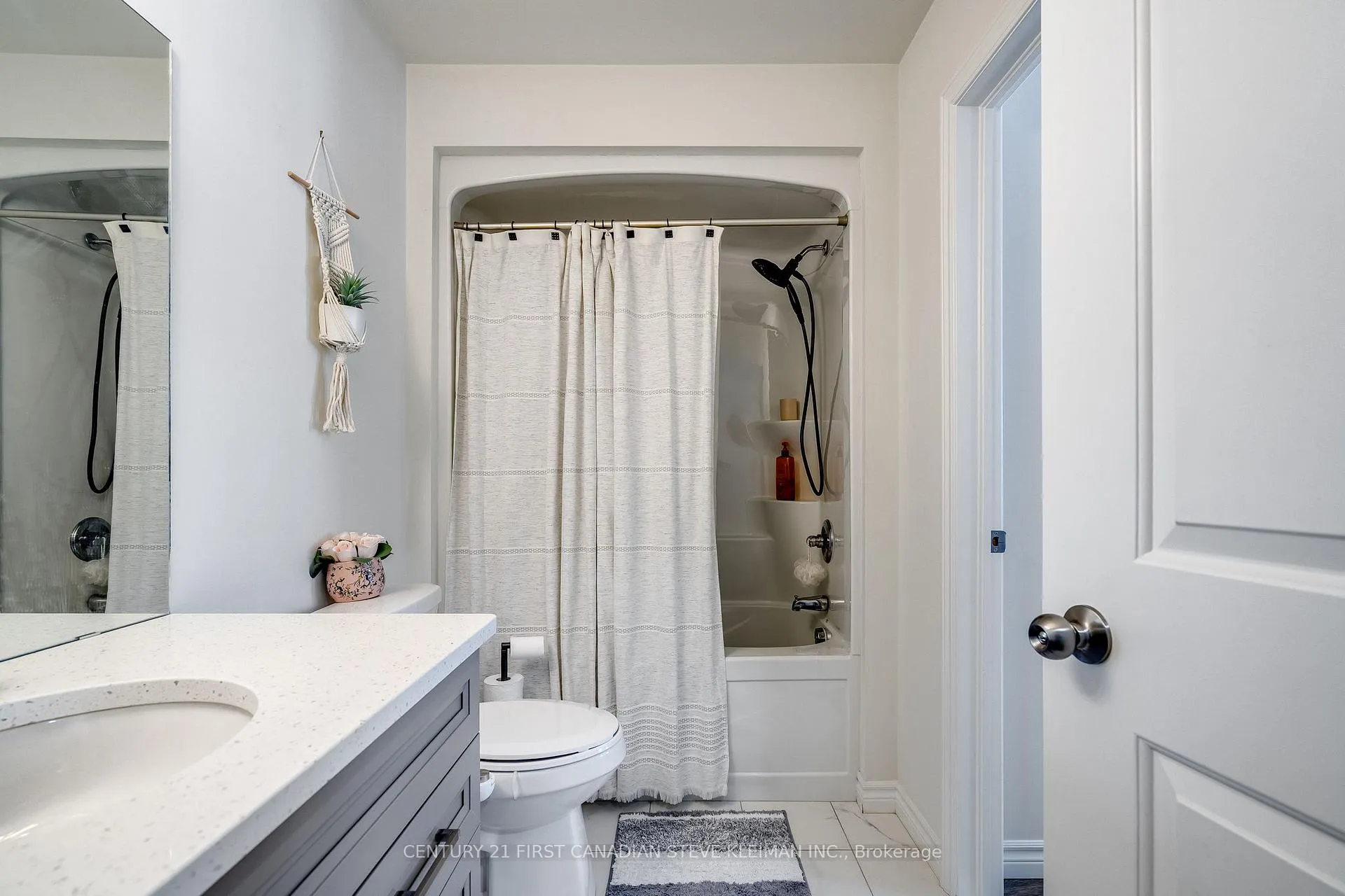 Photo 25 of 1091 Copeland Avenue, Windsor — HOMEH