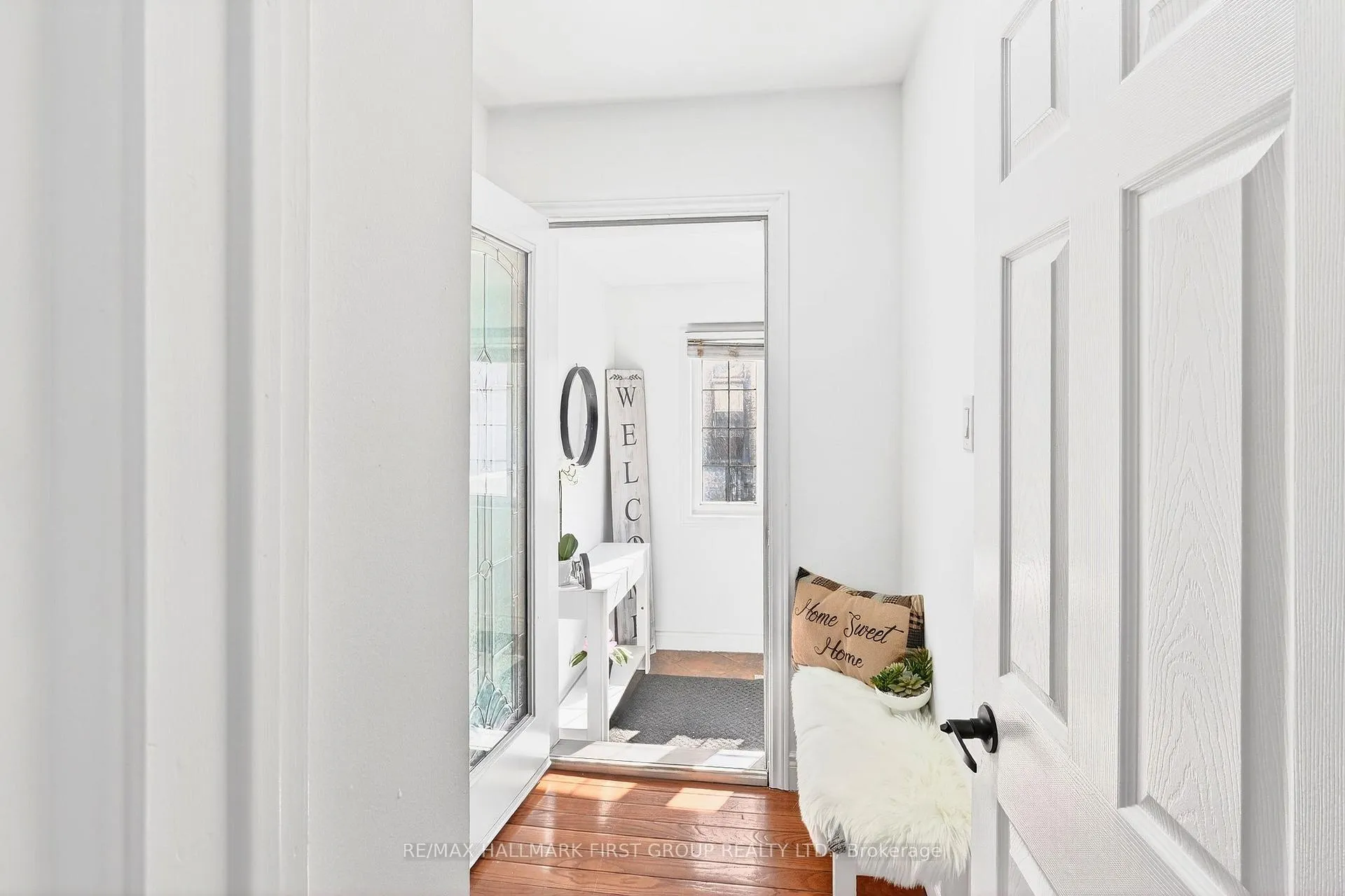Photo 3 of 16 Archer Street, Toronto, Dufferin Grove — HOMEH