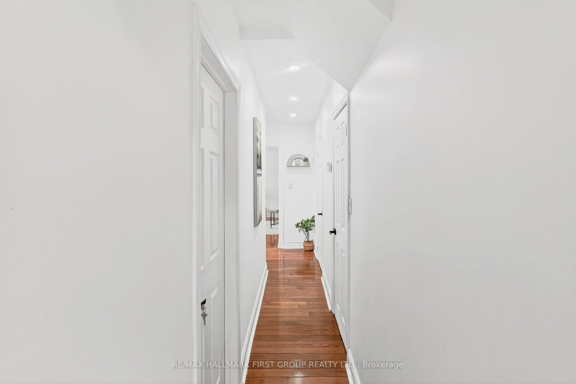 Photo 4 of 16 Archer Street, Toronto, Dufferin Grove — HOMEH